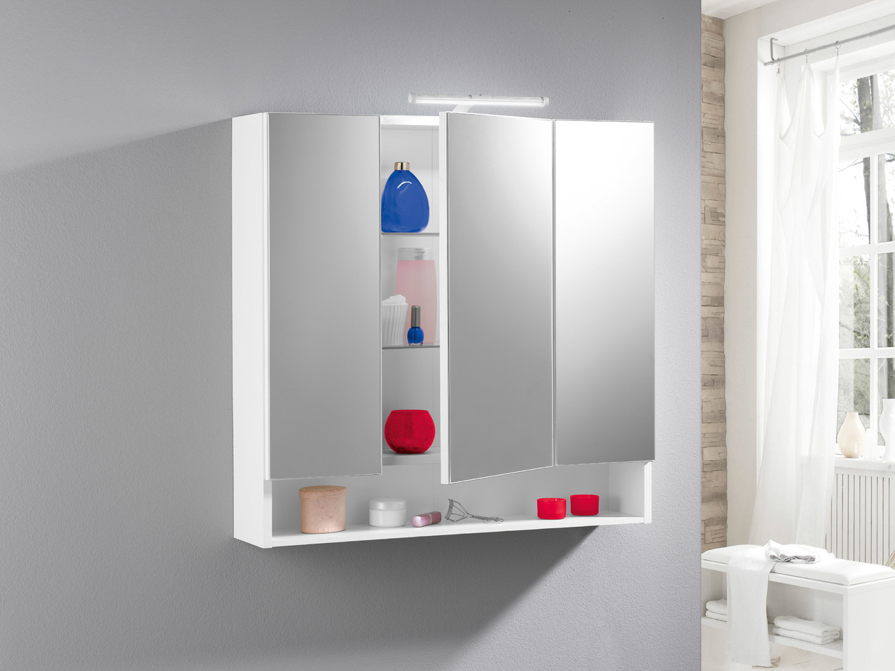 Zrcadlová skříňka s LED osvětlením