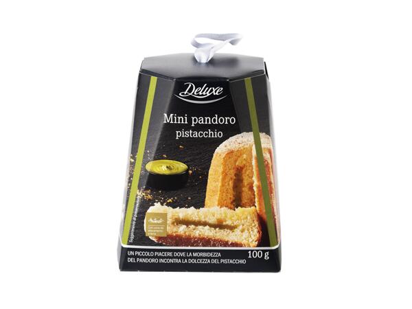 Mini-Pandoro with Pistachio Cream