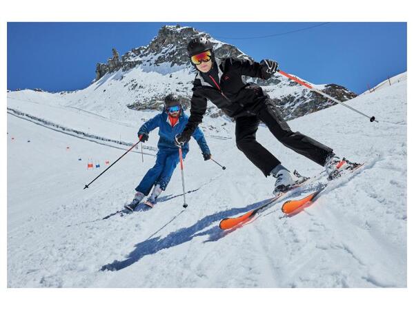 Lyžařská a snowboardová helma