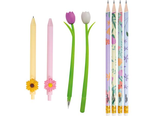 Pennor med blommor