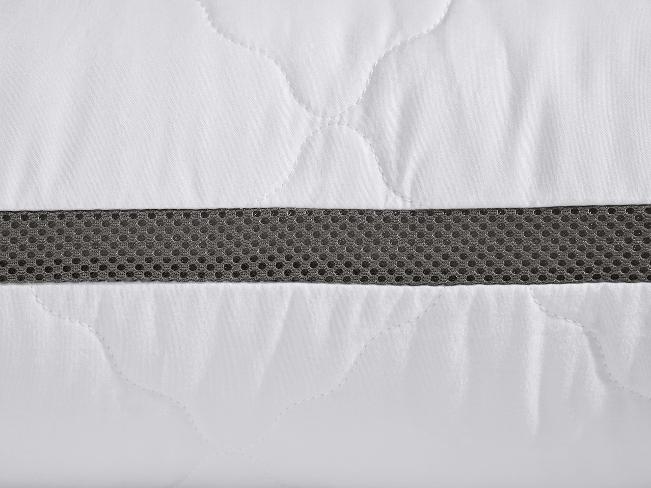 Meradiso Silverplus Pillow with Climate Control Band1