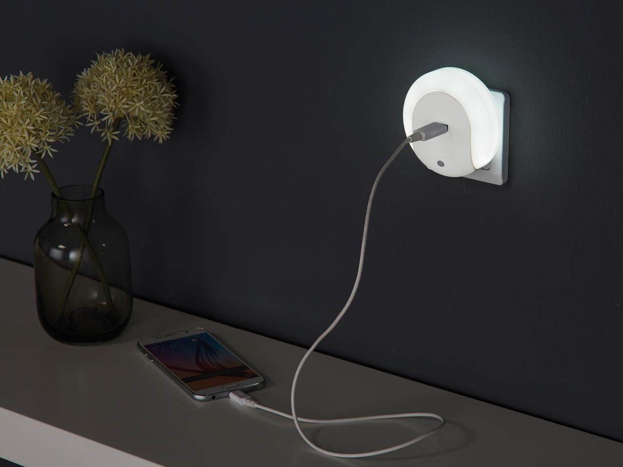 Livarno Lux Night Light with USB Port1