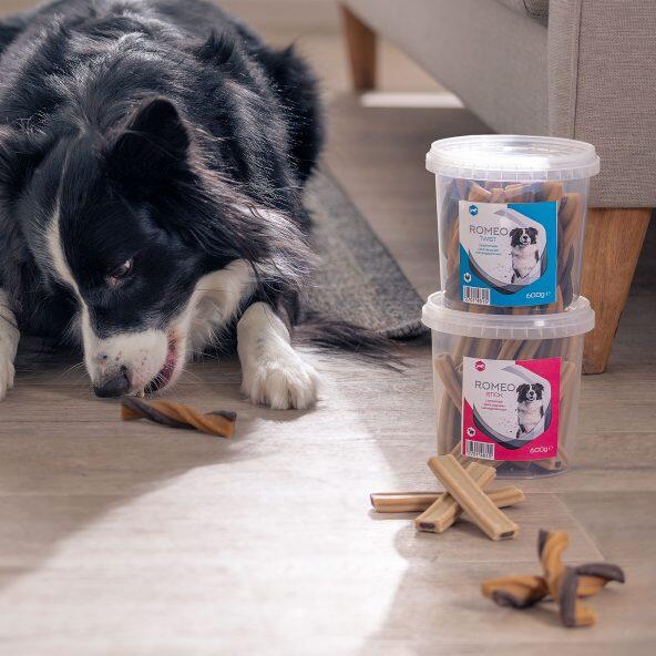 ROMEO(R) Snacks pour chiens dans un seau