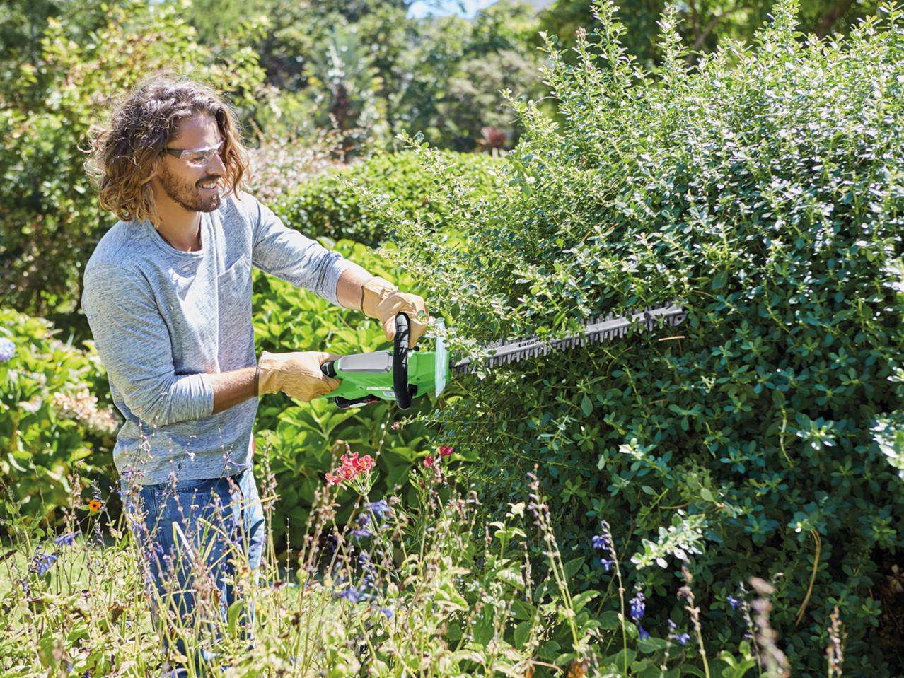 Florabest 20V Li-Ion Cordless Hedge Trimmer1