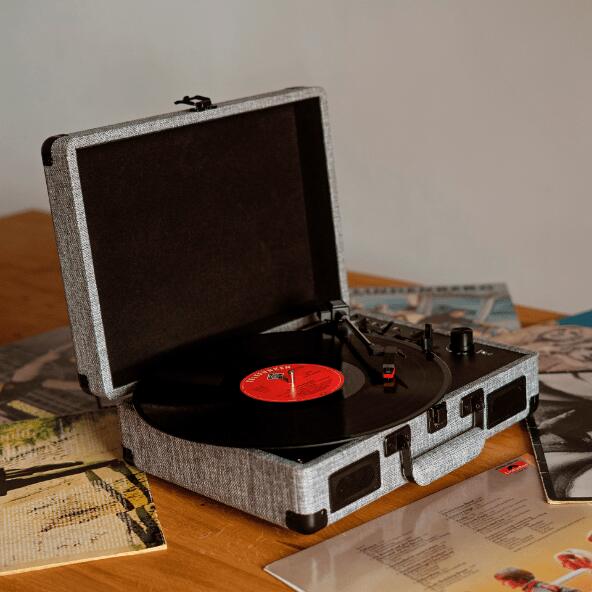 MAGINON 				Gramofon retro w walizce