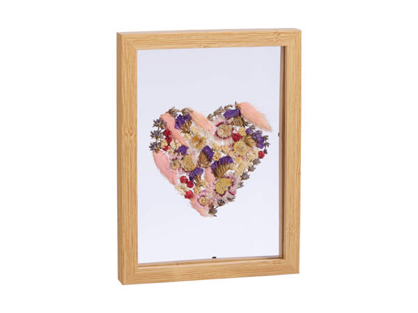 Fleurs dans un cadre en bois