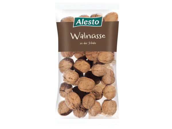 Walnüsse in der Schale