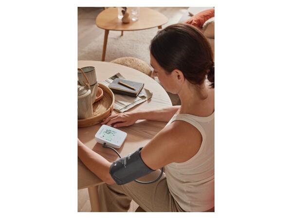 Upper arm blood pressure monitor