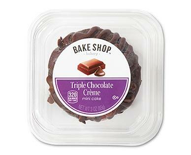 Bake Shop 
 Mini Cake Chocolate or 7UP