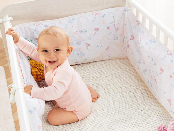 Babybett-Umrandung