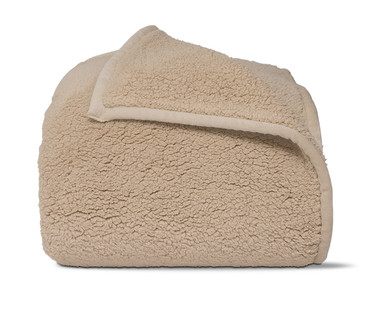 Huntington Home 60" W x 70" L Feathersoft Throw