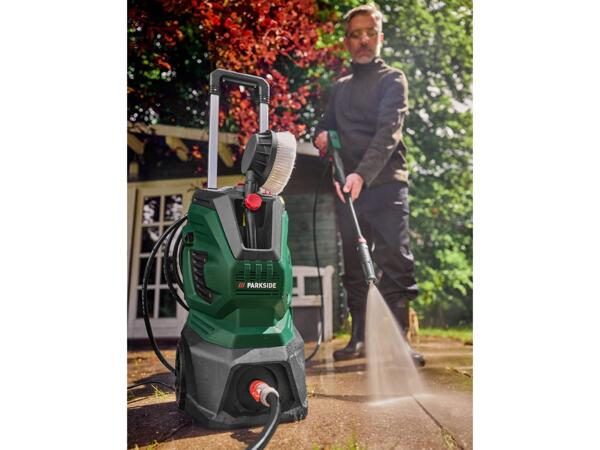 2400W Pressure Washer