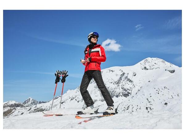 Lyžařská a snowboardová helma