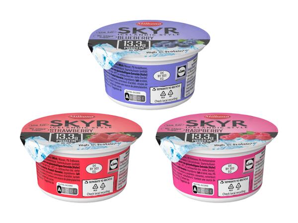 Skyr sur lit de fruits