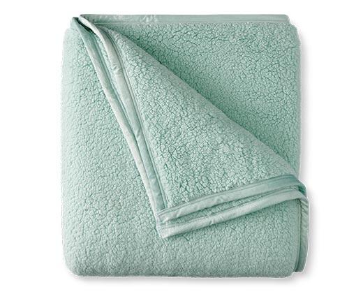 Huntington Home
60" x 70" Feathersoft Throw