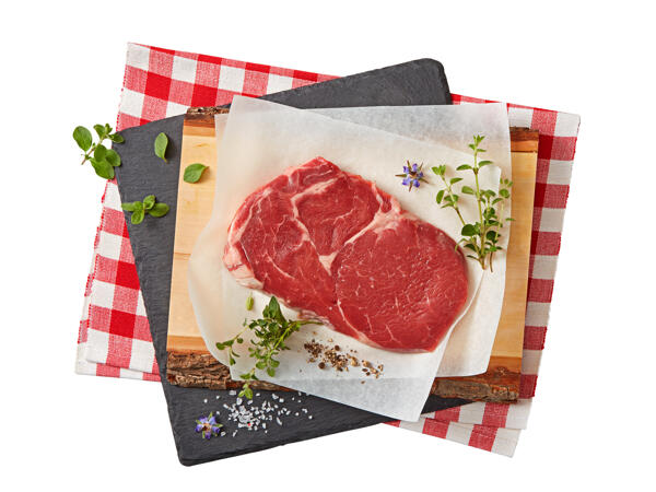 Côte couverte de bœuf de pâturage