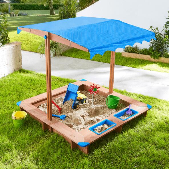 Sandkasten mit Dach