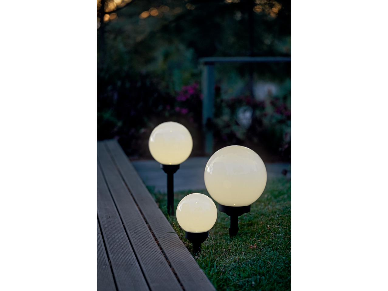 25cm Solar-Powered LED Light Ball