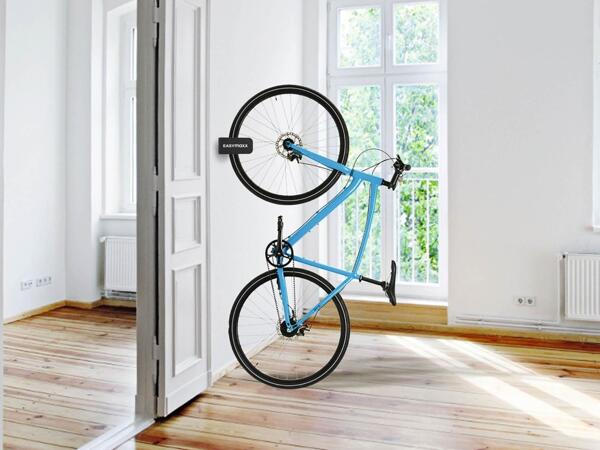 Universal bicycle mounting bracket