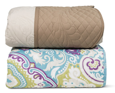 Huntington Home Full/Queen or King Embroidered Quilt Set