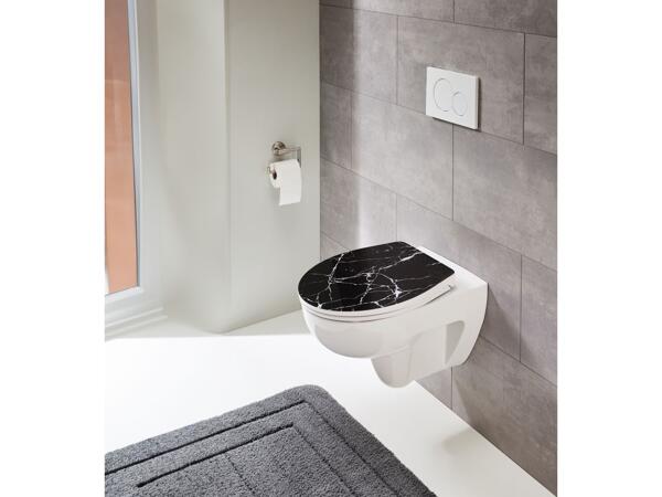 Toilet seat with soft close mechanism