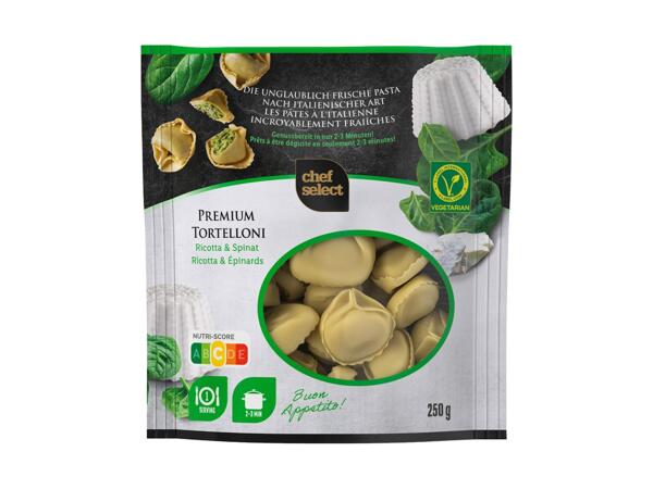 Pâtes farcis à la ricotta et aux épinards premium