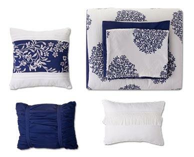 Huntington Home
Queen or King 7-Piece Bedding Set