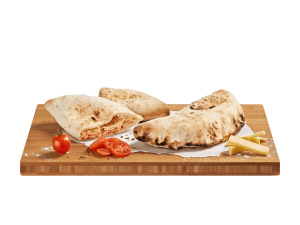 Pizza calzone margherita