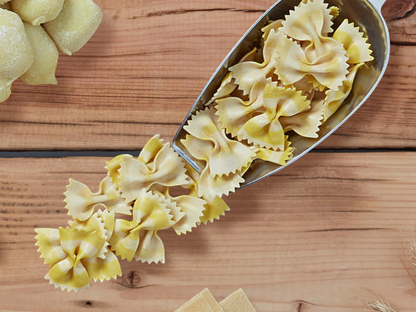 Farfalle colorées