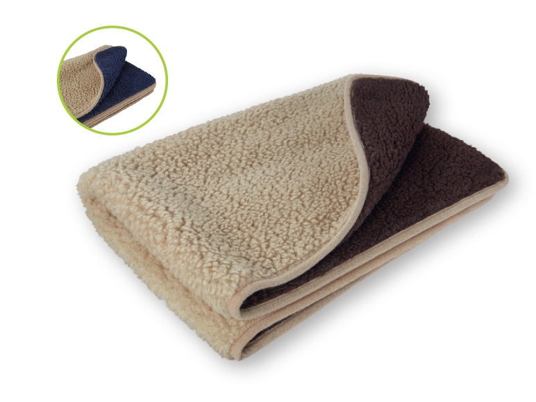 Zoofari(R) Reversible Pet Blanket 102 x 69cm