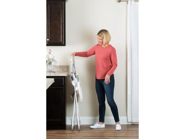 Snack N' Stow Highchair