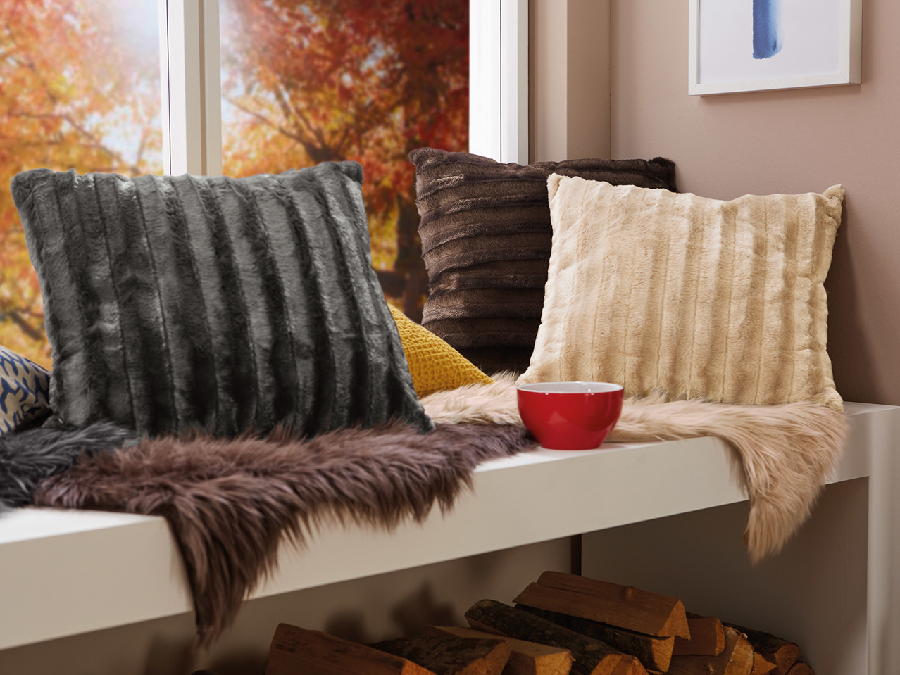 Meradiso Faux Fur Cushion1