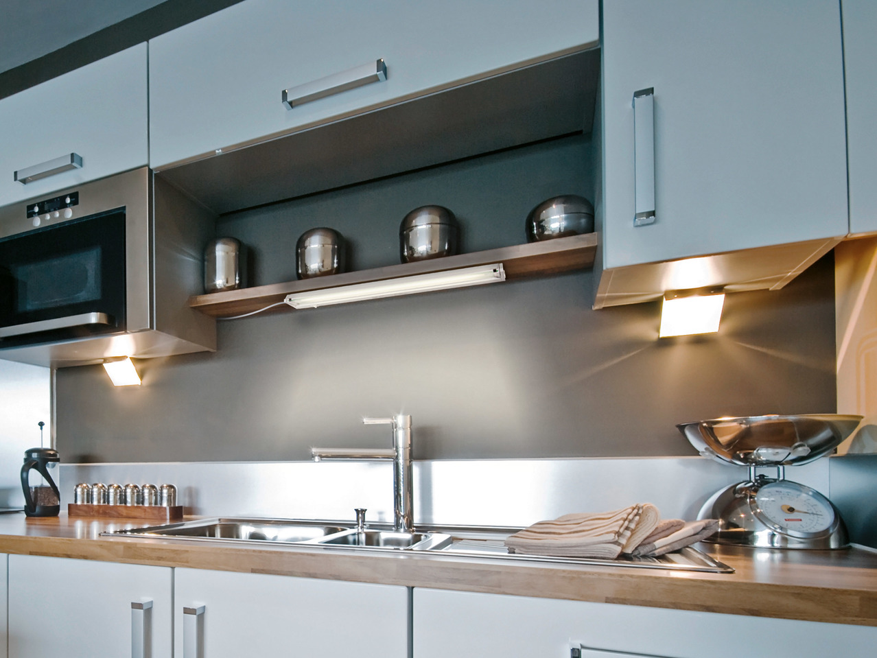 Livarno Lux Energy-Saving Under Cabinet Light1