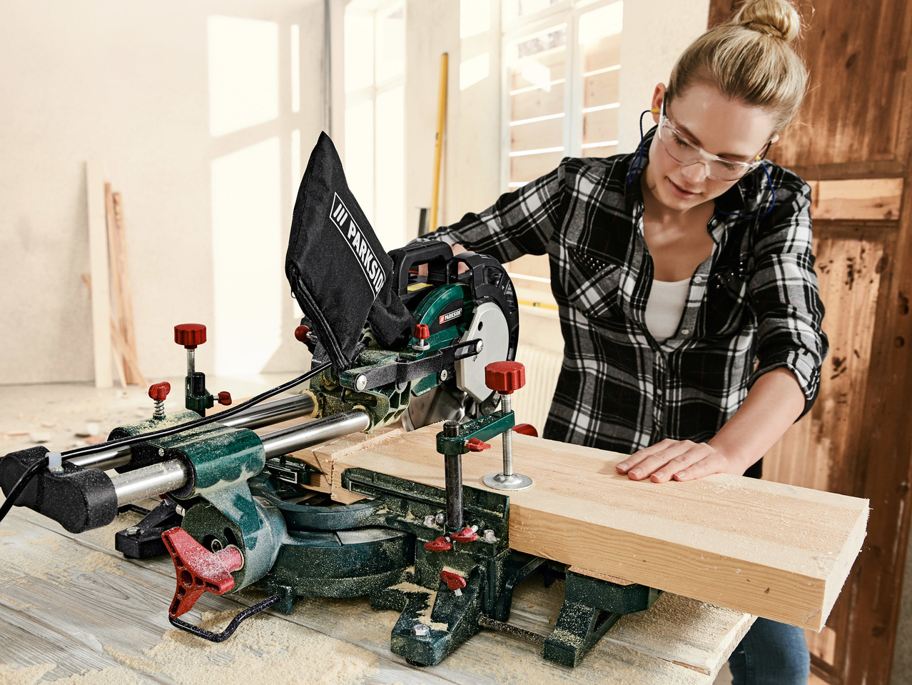 Sliding Compound Mitre Saw