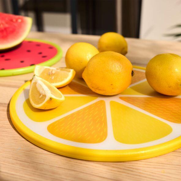 JOIE(R) 				Planche à découper avec motif de fruits