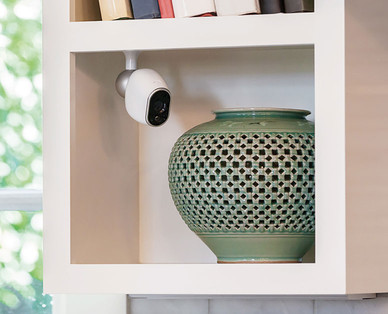 NETGEAR Arlo Smart Home – Kabelloses Sicherheitssystem mit 3 HD-Kameras (VMS 3330)