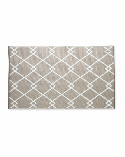 Diamond Link Outdoor Rug