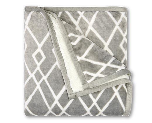 Huntington Home 60" x 70" Velvet Plush Sherpa Throw