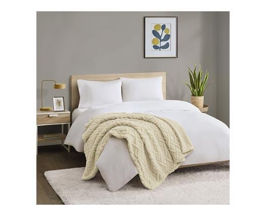 Huntington Home 
 Pinsonic Sherpa Throw