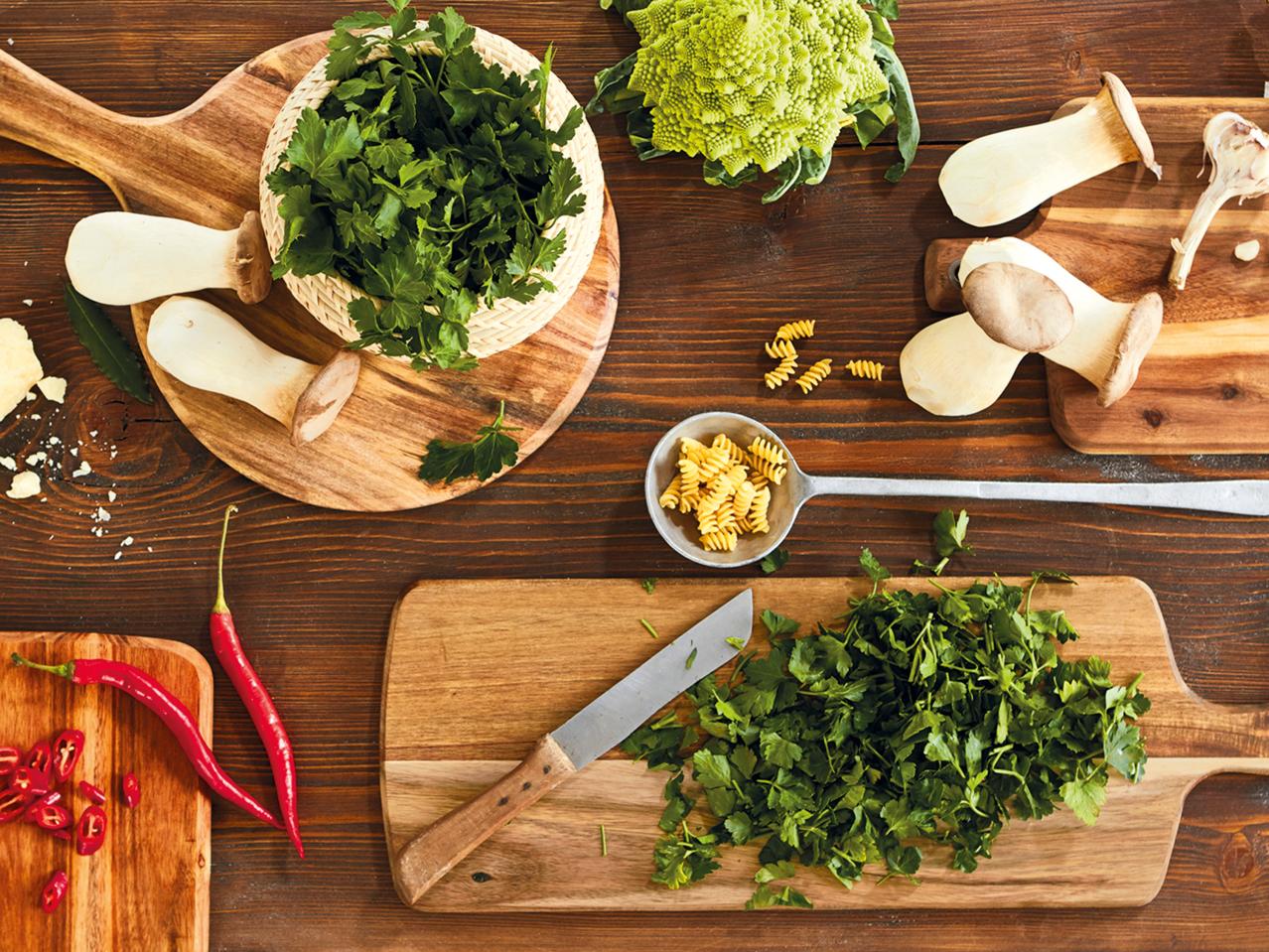 Ernesto Acacia Chopping or Serving Boards1