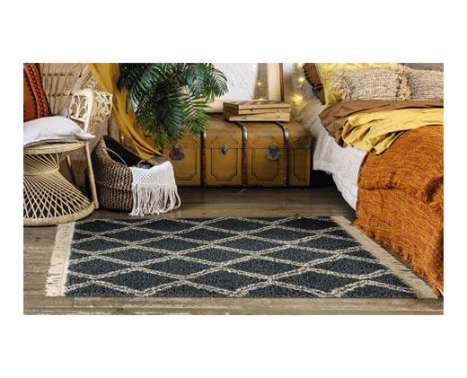 Huntington Home 
 4' x 6' Boho Shag Area Rug