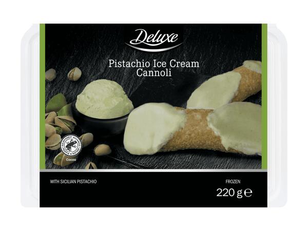 Cannoli avec glace au lait à la pistache