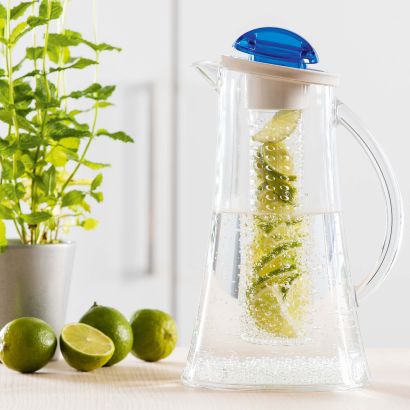 Karaffe mit Kühlstab und Infuser