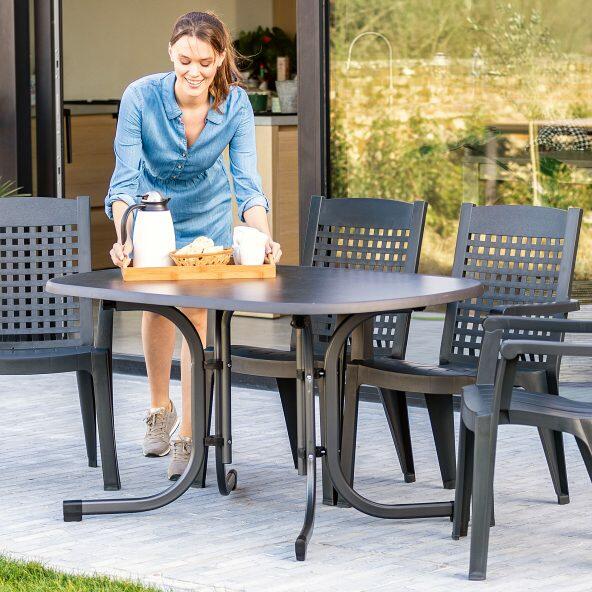 BELAVI(R) 				Table de jardin