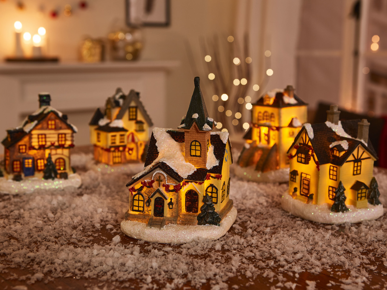 MELINERA Light-Up Christmas Village Scene