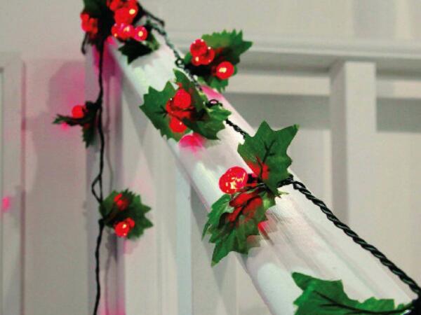 Holly Garland with Red Berries and 40 Red Leeds