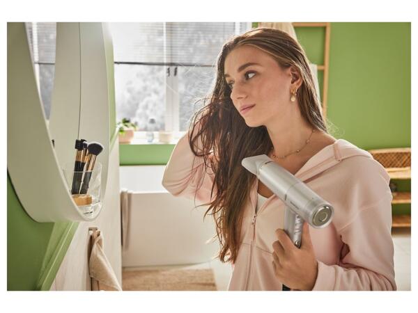 Hair dryer with brushless motor