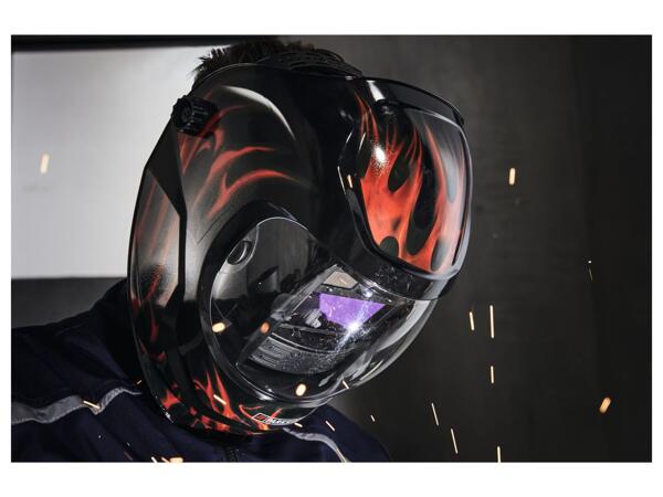 Automatic welding helmet