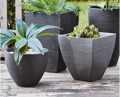Medium Grooved Plastic Planter
