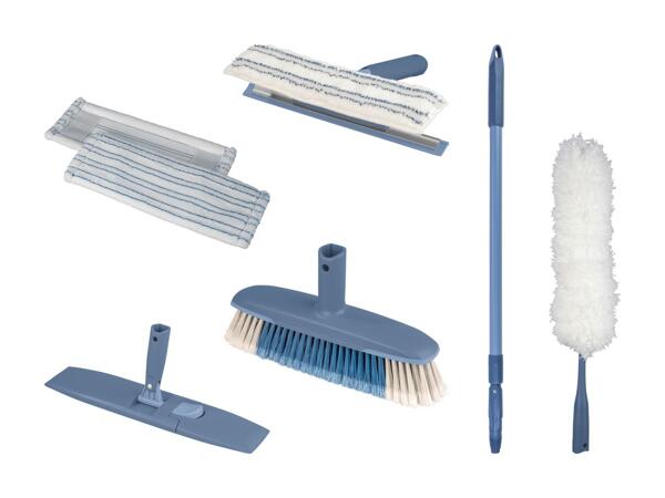 Assortiment d'ustensiles de nettoyage